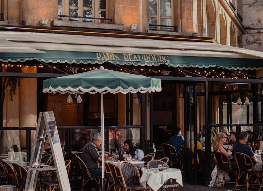 Psychology of spaces: home and world in one